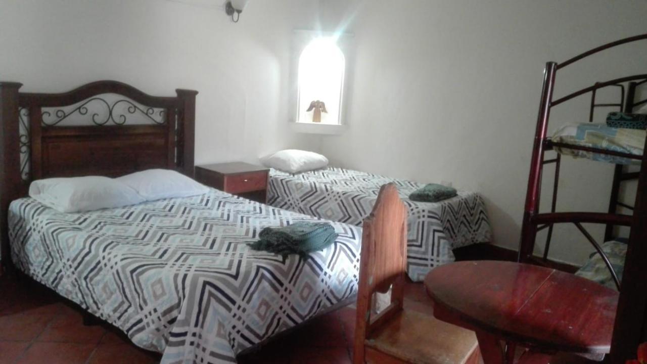 Huellas Hostal Antigua Exterior photo