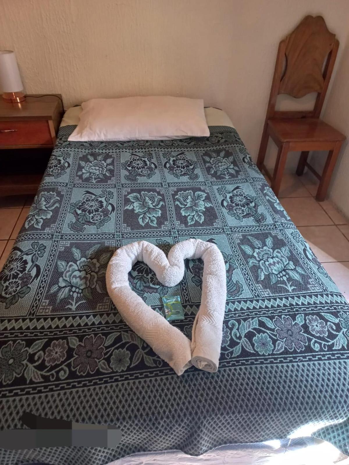 Huellas Hostal Antigua Room photo