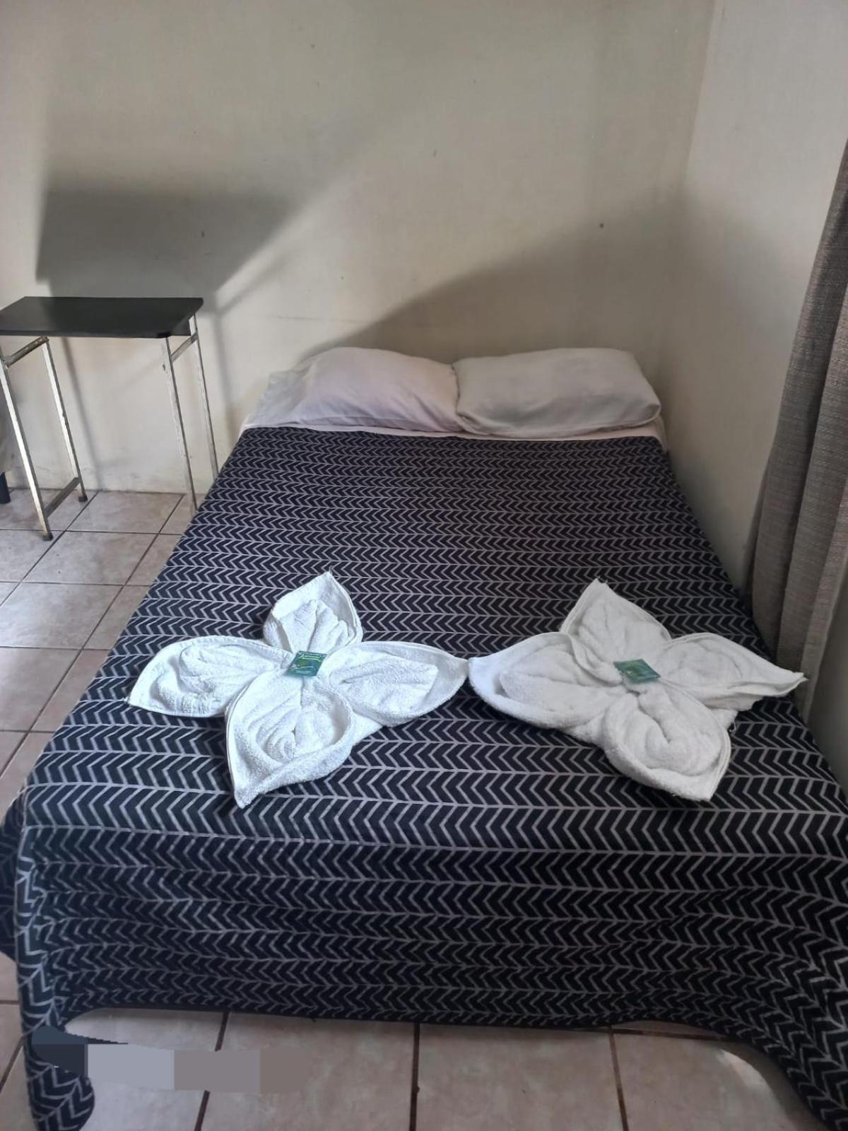 Huellas Hostal Antigua Room photo